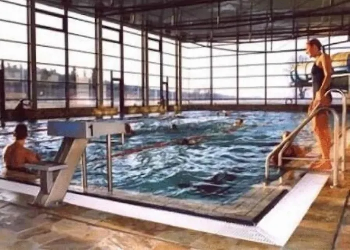 卡蒙兹别墅潘森酒店 3* 居斯特罗