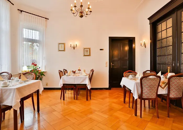 卡蒙兹别墅潘森酒店 酒店